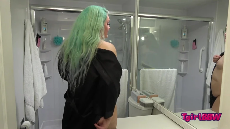 Tgirl BBW: 变性胖美女娜塔莉普雷斯利变得顽皮！