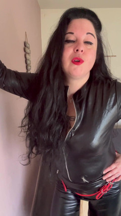 Maitresse Clara: 8 jam di bawah perintah saya...