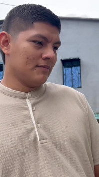 Orang asing pengen motorku tapi aku ngasih dia yang terbaik