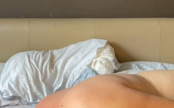 BigBullBoss: BigBullboss bermain dengan lubang ketatnya