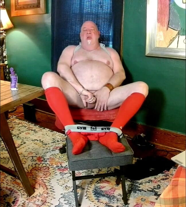 beardaddychub: Beardaddychub honí v Dlouhých červených ponožkách a červeném jocku!