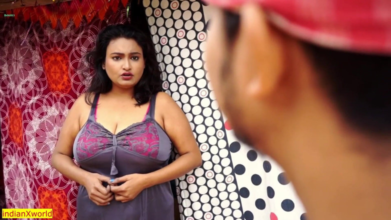 Indian Xshot: 印度农村送货员操大胸部哥！
