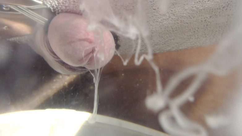 Wankulator Movies: Underwater closeup cumshot by Wankulator