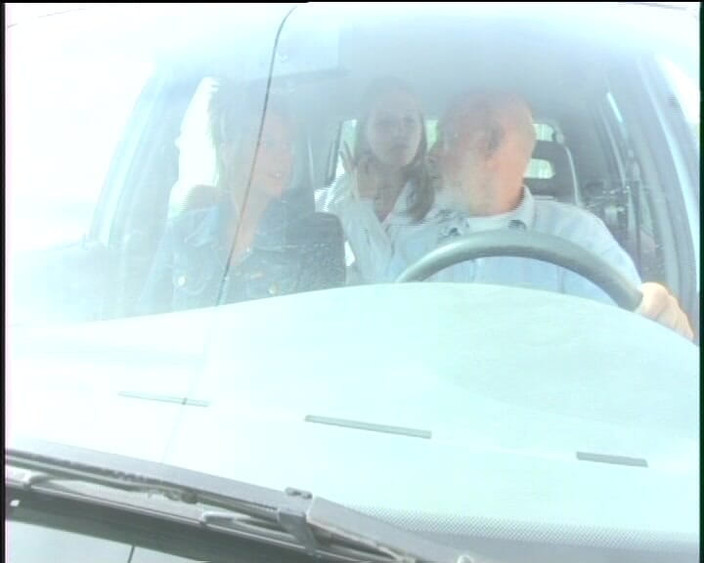 Under German Roofs: ドイツの売春婦は猫#4にハードコックを貼り付けるのが大好き