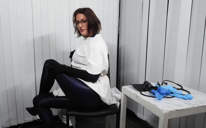 Countess diamond: Esposizione fetish di vestiti attillati - followup medico