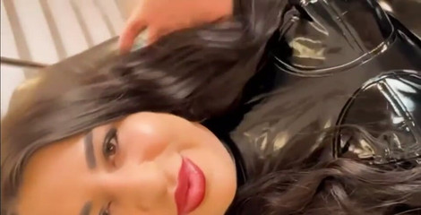 LadyAyse5: Göttin entspannt, sklavin bedient