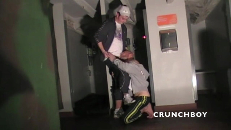 FRENCH AMATORS SEXTAPES: Submissed by sneakers badboy in jogging and trampling