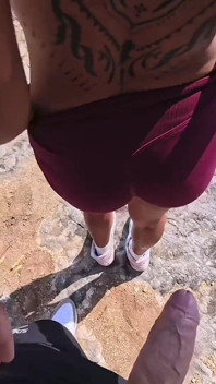 Sudut pandangan pertama kongkek gaya doggy pada Sveti Stefan, Montenegro Cliff: pantat sempurnanya melantun dalam siang hari yang luas