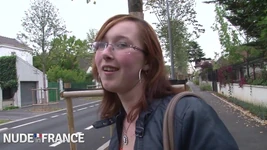 Mooie jonge en kleine tieten roodharige slet geneukt en gesodomiseerd door een makelaar