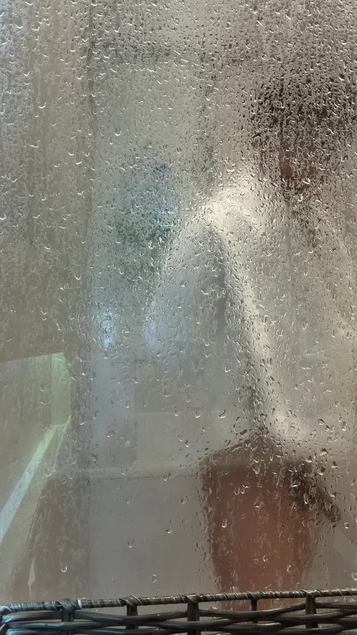 joanraay: Mijn stiefbroer kwam op bezoek en liet de deur open...