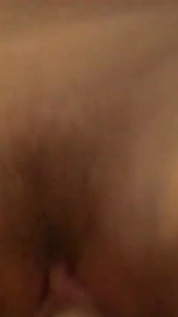 Sexo retro con zorra sexy, lamiendo y tragando semen