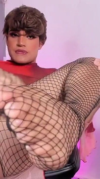 Kolumbijský Femboy Šťavnatý Zadek V Roztrhaných Punčocháčích Jako Špička Toužící Po Penisu