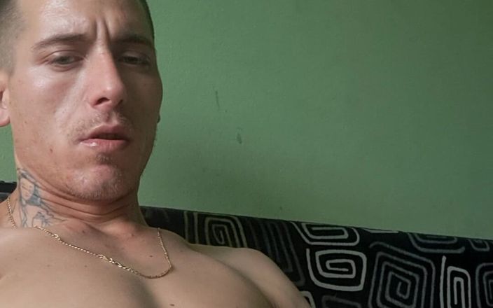 Danielss: Приватная тинка Даника мастурбирует в домашнем любительском видео