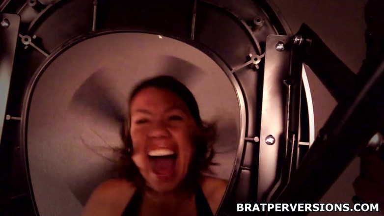 Brat Perversions: Vyčistěte moje špinavé chlupaté díry