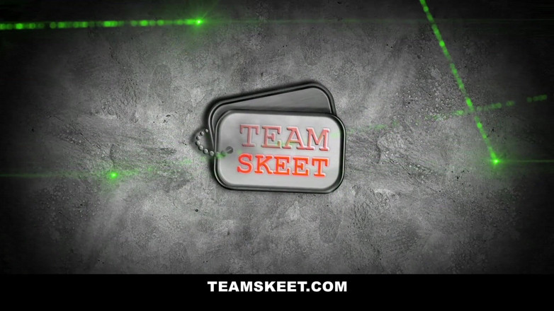 Team Skeet: 厚いお尻のラティーナLunaスターはポルノビデオを撮影した後、より多くのディックを望んでおり、私の舞台裏を取ります