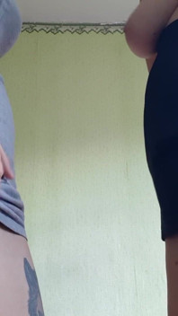 Dünnes college-mädchen masturbiert mit MILF-lehrer