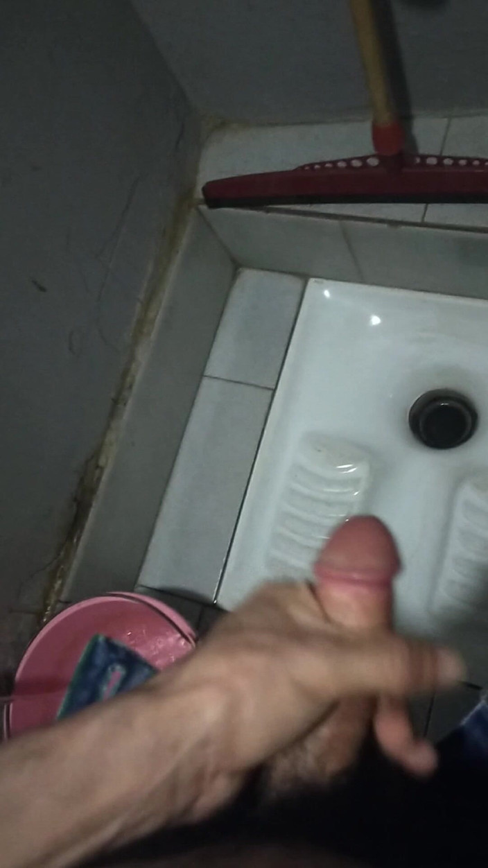 Morocco: Masturbace a ejakulace v koupelně
