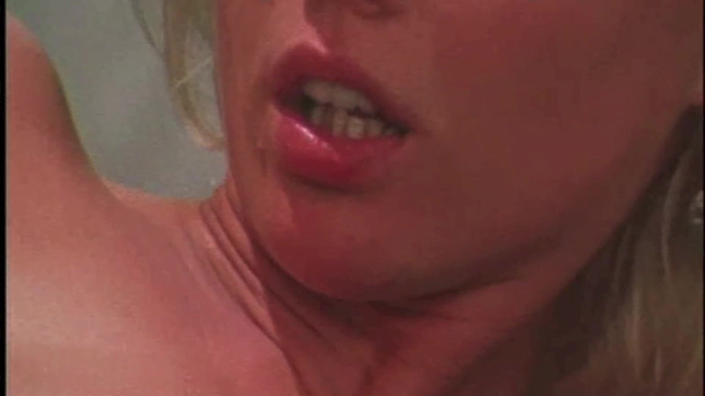 Inthe MILF room: Анальный трах с камшотом на киску