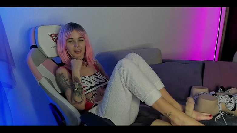 Sandy and Chris: Im về để cung cấp cho bạn footjob