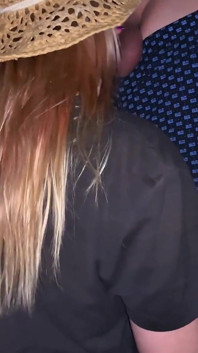 도시 남자를 빨고 보지에 사정하는 젊은 임신한 밀크메이드