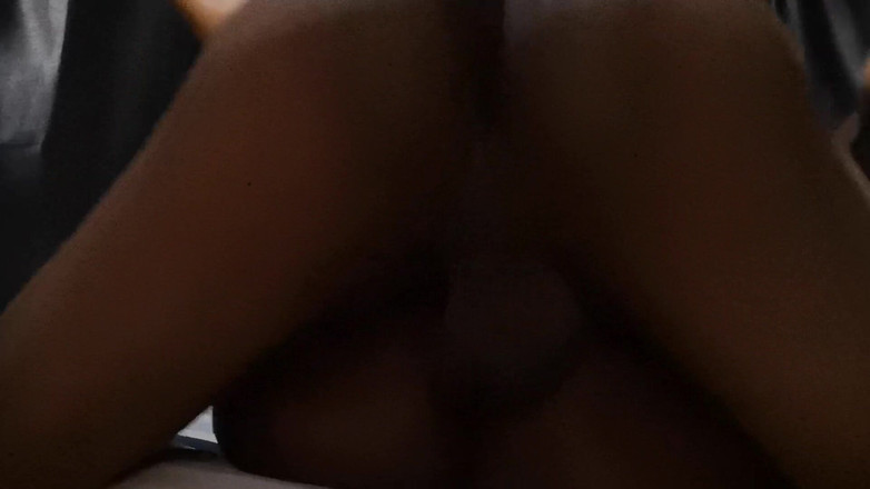 Hardrock365: Prosím, sundej mi kalhotky a pomalu mě kopat