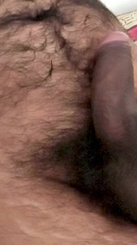 Une bite desi poilue se masturbe