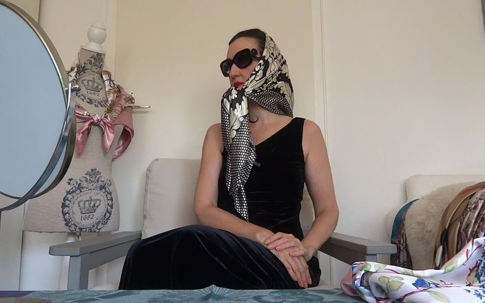 Lady Victoria Valente: Umění elegantně nosit saténový šátek