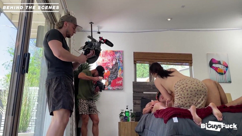 Bi Guys Fuck: 라틴 창남 후안 루카스와 라티나 Luna Lopez와 섹스하기 전에 Bts 버블 엉덩이 막시무스 켈리!