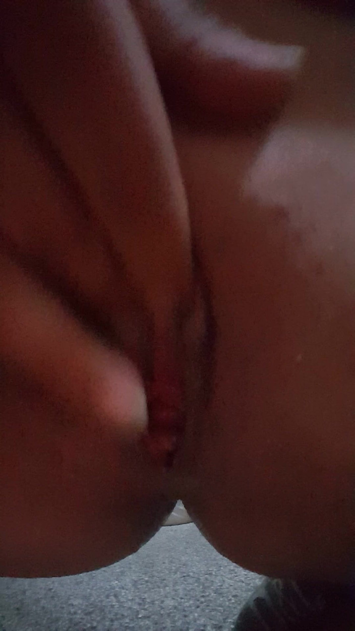 Blackberry studio: Meine nasse muschi kommt mächtig in meinem höschen