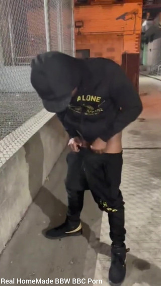 Big black cock BBCee: Açık havada boşalma büyük siyah yarağımı okşuyor