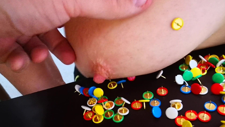 Bouncy Tits Action: Împinge-mi sfârcurile în pule mari