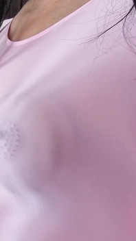 브라 없이, 내 젖꼭지랑 단단하고 단단한 가슴이 좋아