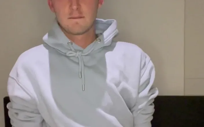 ethanjames1997: Jerking En Licking My Own Cum