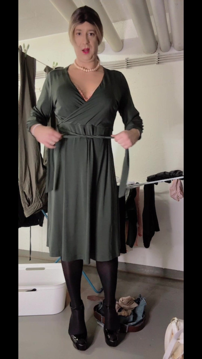 SissyDaniella: Sissytask-stahlkleidung von nachbarn und tägliches analtraining