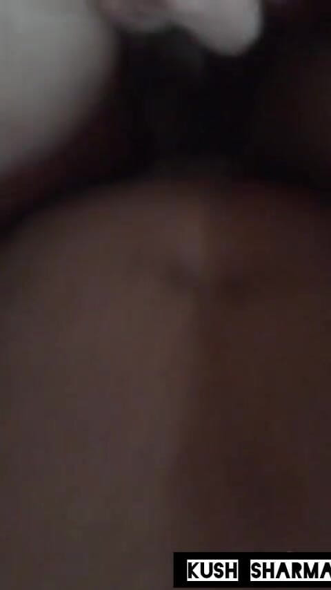 Kush Sharma: Sevimli pürüzsüz iri zenci yarağı götünü büyük zenci yarağıyla dolduruyor