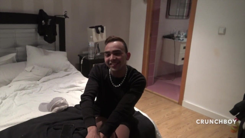 FIRST BAREBACK EXPERIENCE IN BACKROOM: The twink Antony fucked raw by Kalil