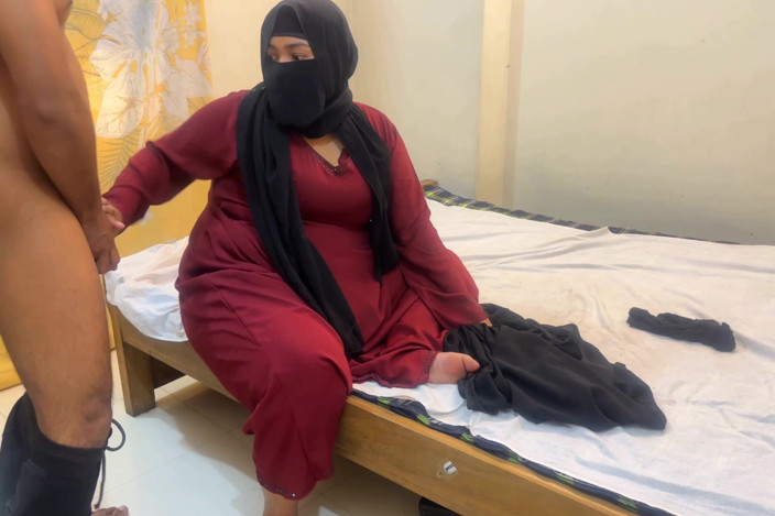 Aria Mia: Huge Bubble Ass Muslim Aunty Gets Hot &amp; Give Rough Fuck...