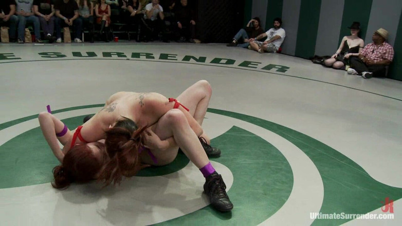Ultimate surrender by Kink: Rd2 Rib crushing Scissor hält Kopfsperren Fingerpenetration während des Wresting.