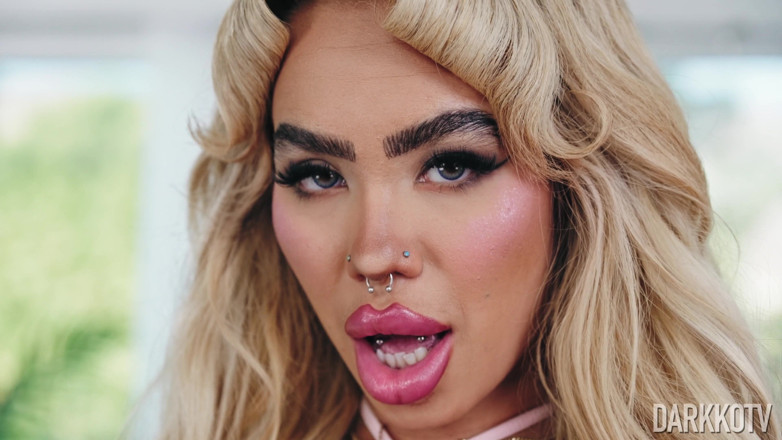 DarkkoTV: Luna Luxe робить мінет дівчині за участю Джонні Даркко