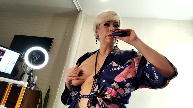 AimeeParadise: Sweet Russian mature bitch Aimee Paradise: Art of blowjob... )))