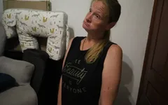 Nare truckersvrouw krijgt een echte ruige keelneukpartij en rommelige lading in het gezicht