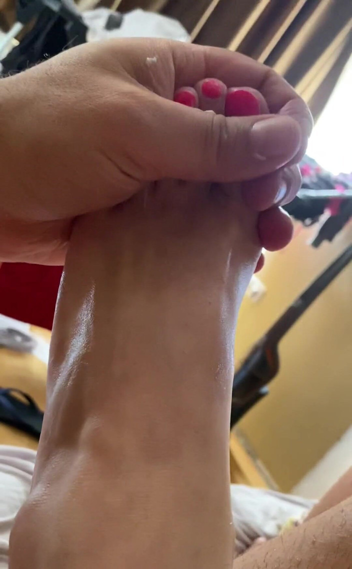 Amirah Adara: Fotmassage