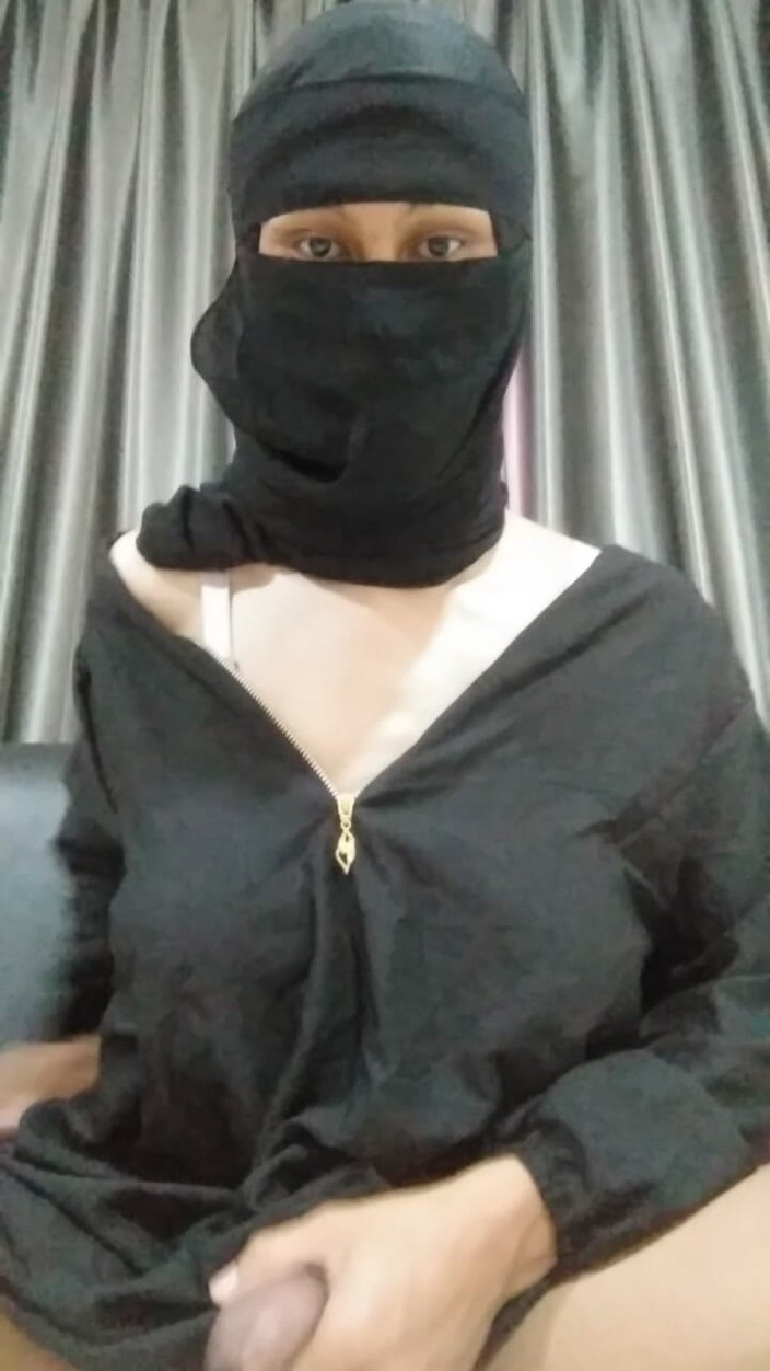 Malaysian Hijab Trans: Pancutan mani bertudung