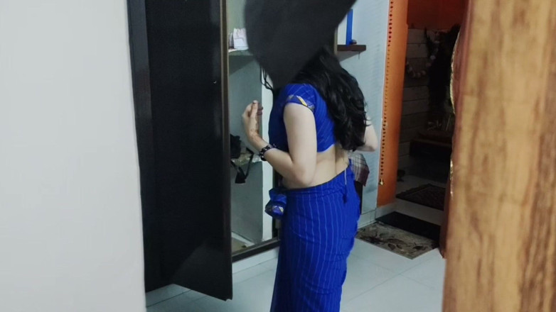 Ruhika Backbencher: Viral Video of a Hot Desi Bhabhi Putting on a...