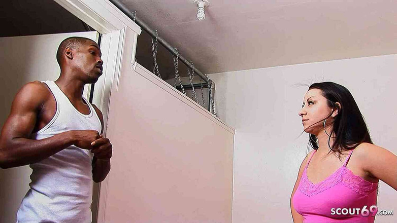 Full porn collection: Weelderige tiener Mya overgepraat tot eerste interraciale seks door een...