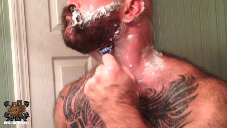 Muscle Bear Porn: A Close Shave