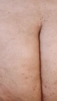 İri Güzel Kadın Minik G-string Takarak Büyük Göt Yanaklarını açıyor