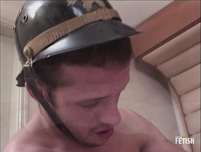 Gay Diaries: Muscular gay gets his tight ass penetrated by tattooed dude