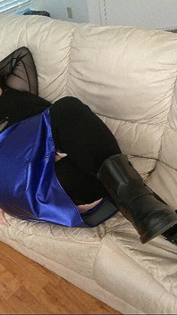 Sestřička Vicki Modeluje Svůj Sexy Outfit Končící Cukrovou Holí Na Vánoce!