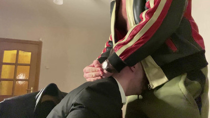 KinkySirius: 파트 1. 양복을 입은 킨키시리우스는 입으로 그리고 가죽 재킷을 입은 곰과 함께 최선을 다해 운동합니다